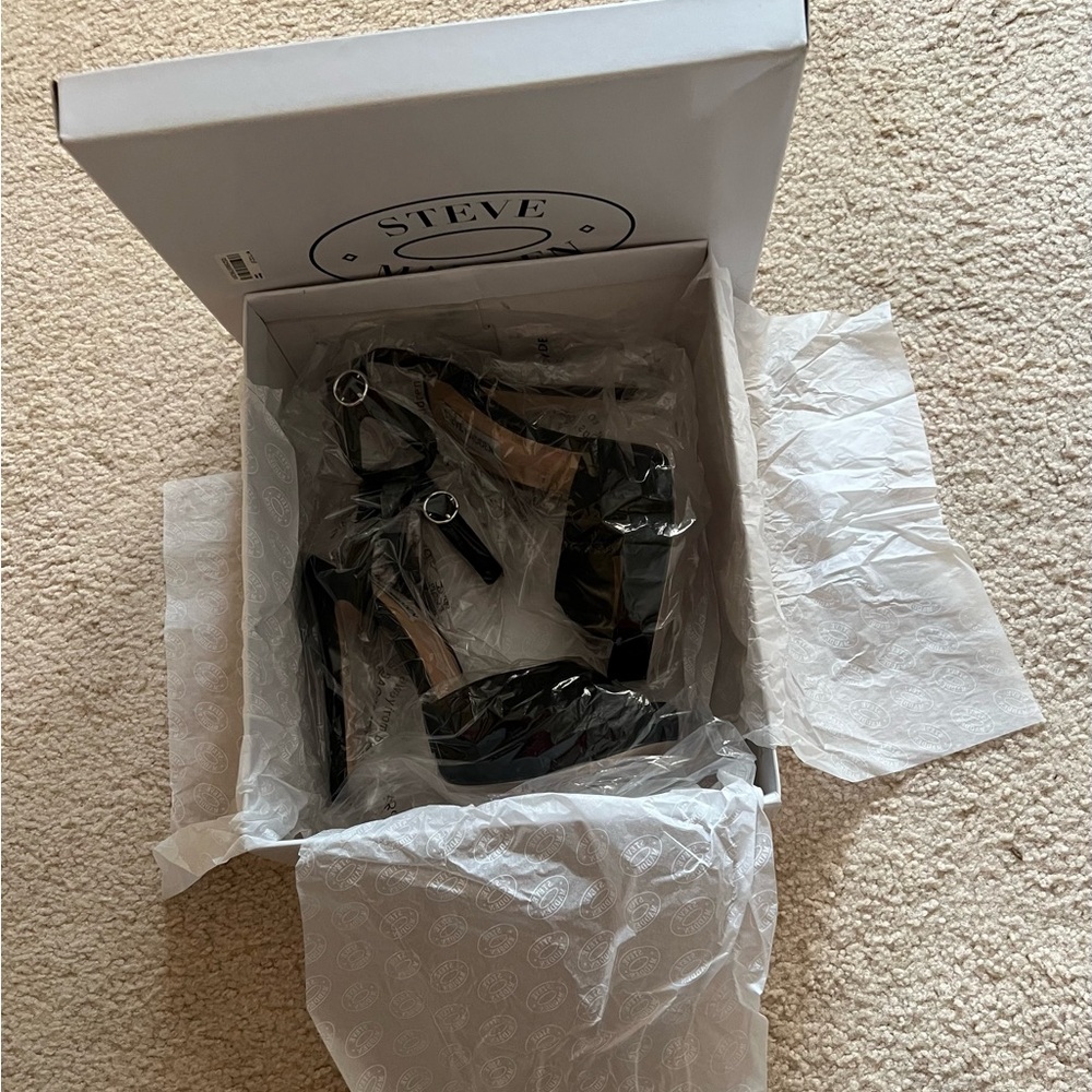 🔥♥️ NIB Steve Madden Black High Heel Suede Sandals - Picture 10 of 11